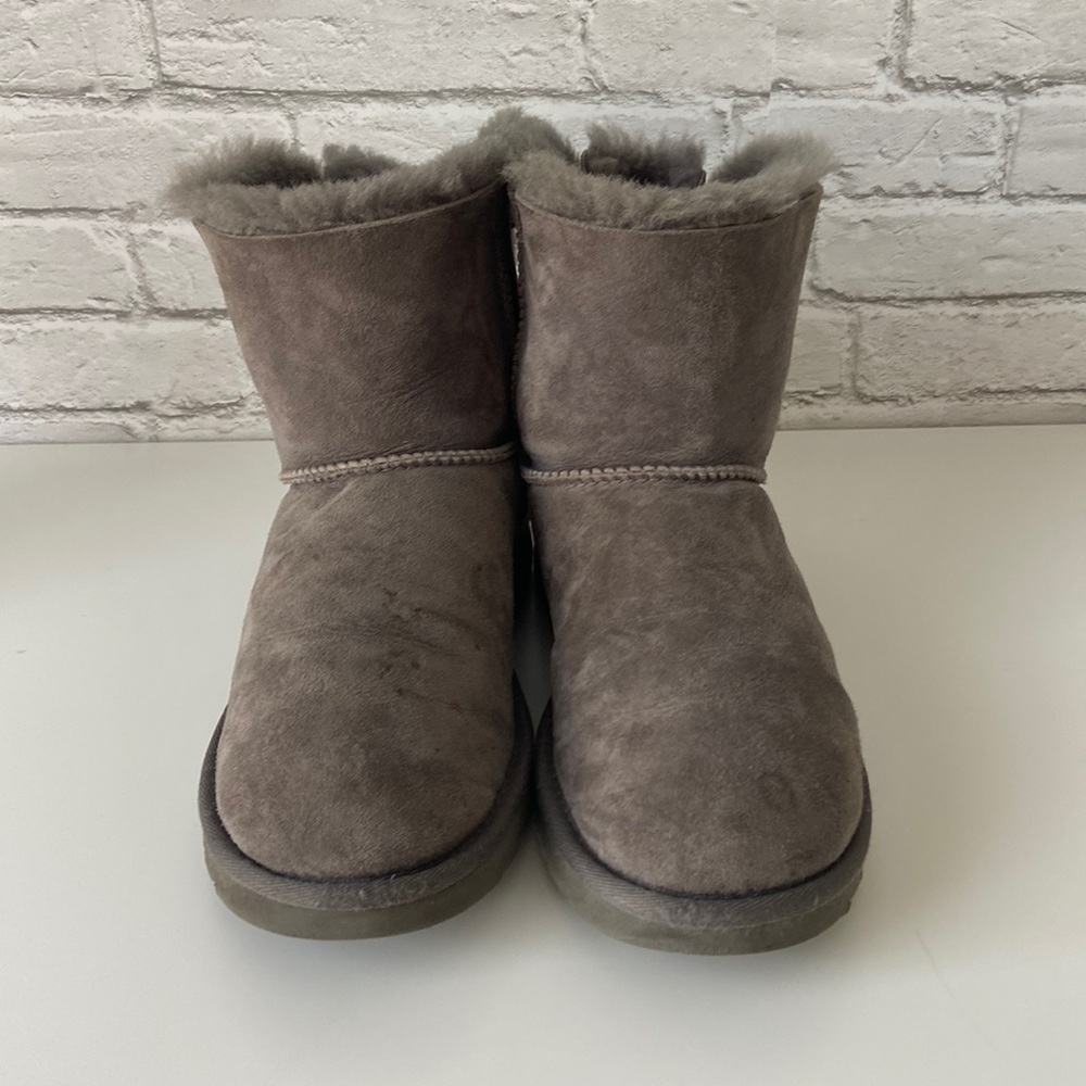 UGG Mini Bailey Bow boots. Gray and size 8.